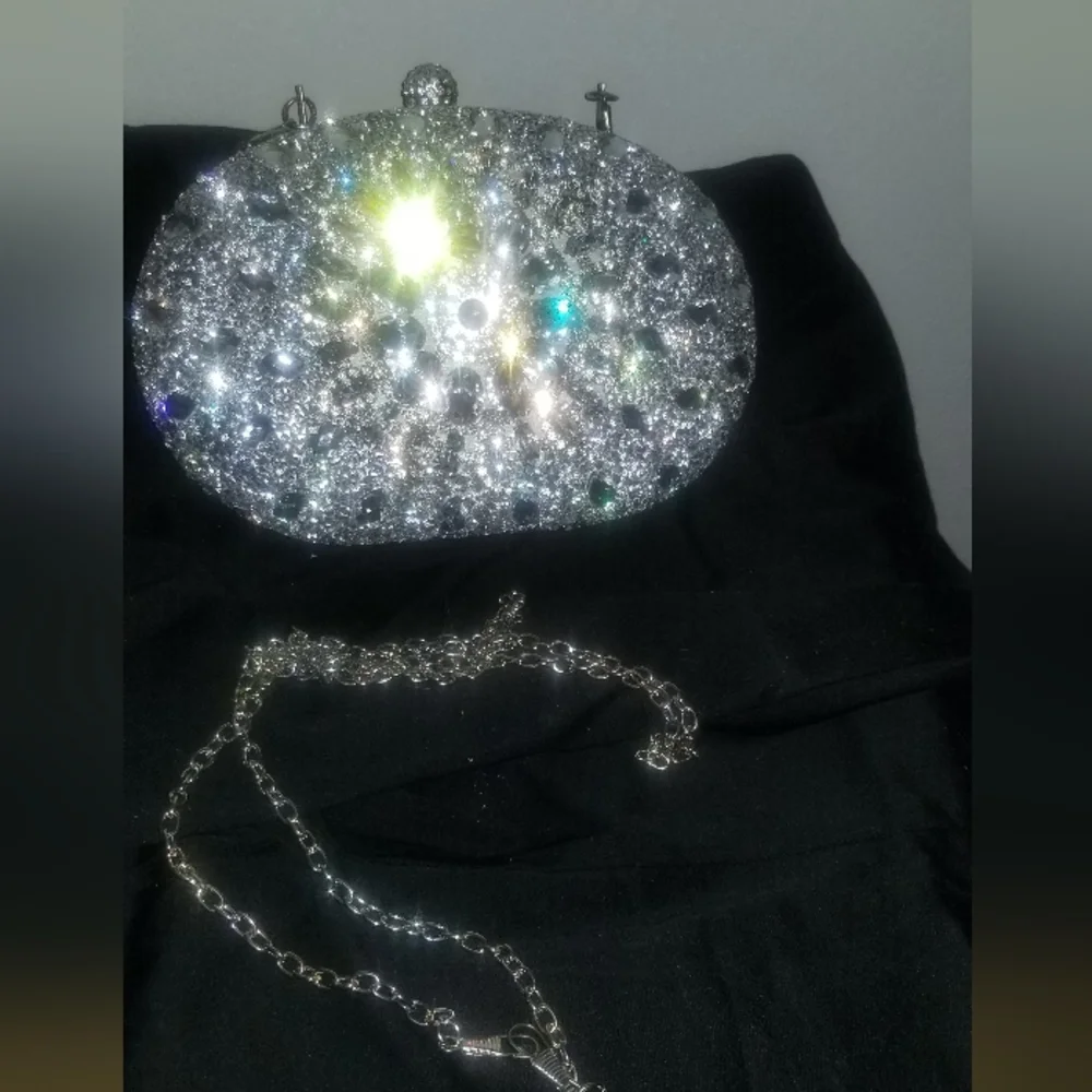 Purse - Picture 2 of 16